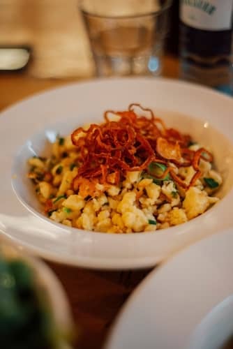 奧地利經典美食｜3. 奧地利芝士麵疙瘩 Käsespätzle 