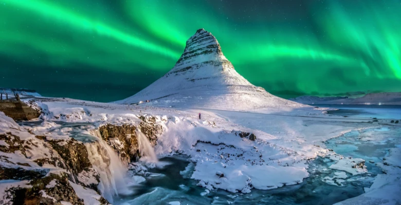 アイスランドのオーロラの究極のガイド2025|オーロラシーズンは必見