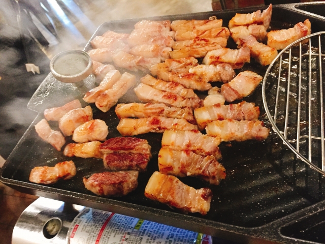 【首爾美食】4. 韓式烤肉(삼겹살)