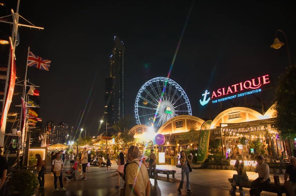 曼谷夜市2025｜1. 碼頭河濱夜市 Asiatique The Riverfront